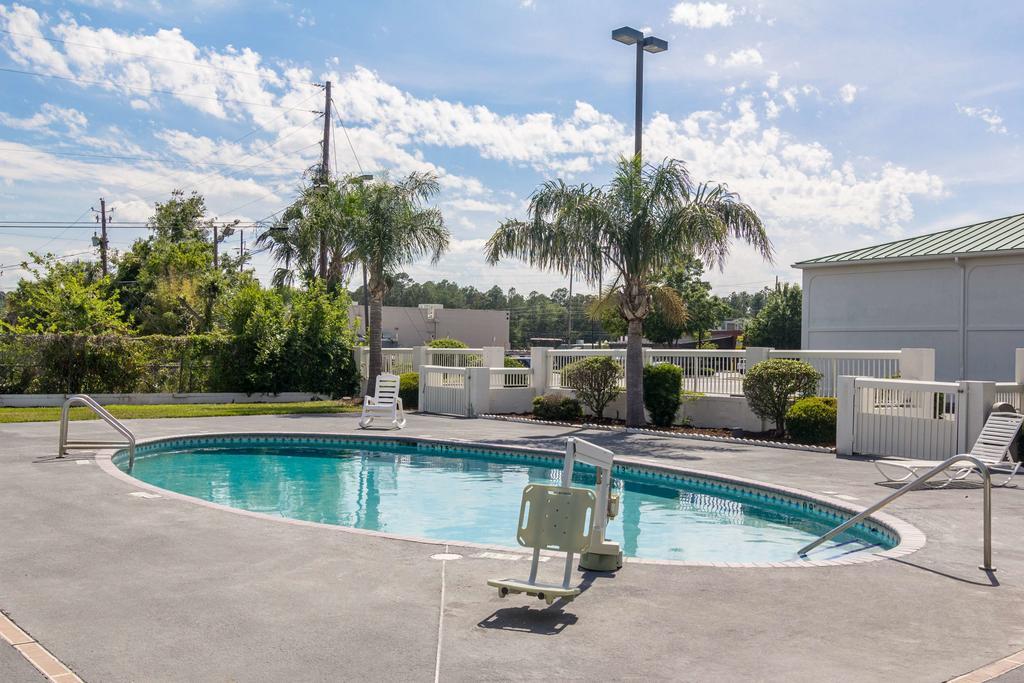 Motel 6 韦克罗斯 外观 照片