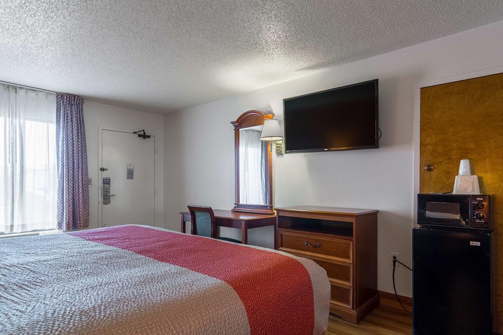 Motel 6 韦克罗斯 外观 照片