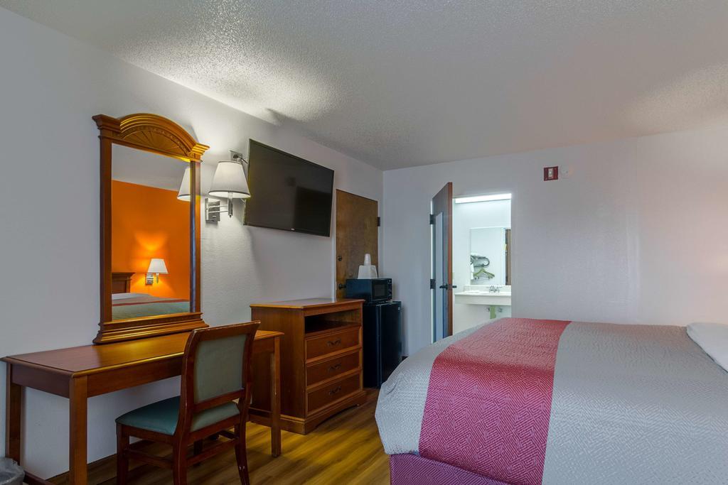 Motel 6 韦克罗斯 外观 照片