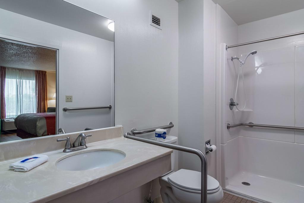 Motel 6 韦克罗斯 外观 照片