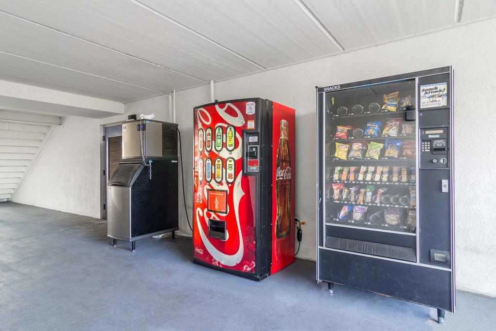 Motel 6 韦克罗斯 外观 照片